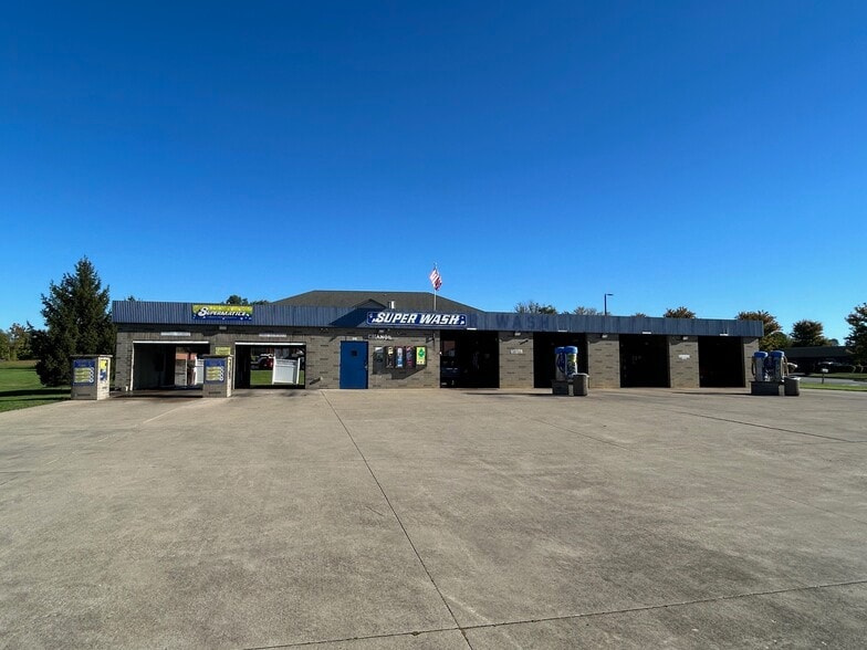 3108 Blackiston Mill Rd, New Albany, IN à vendre - Photo du bâtiment - Image 1 de 19