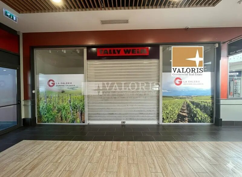 Retail in Villefranche-sur-Saône for lease - Building Photo - Image 3 of 8