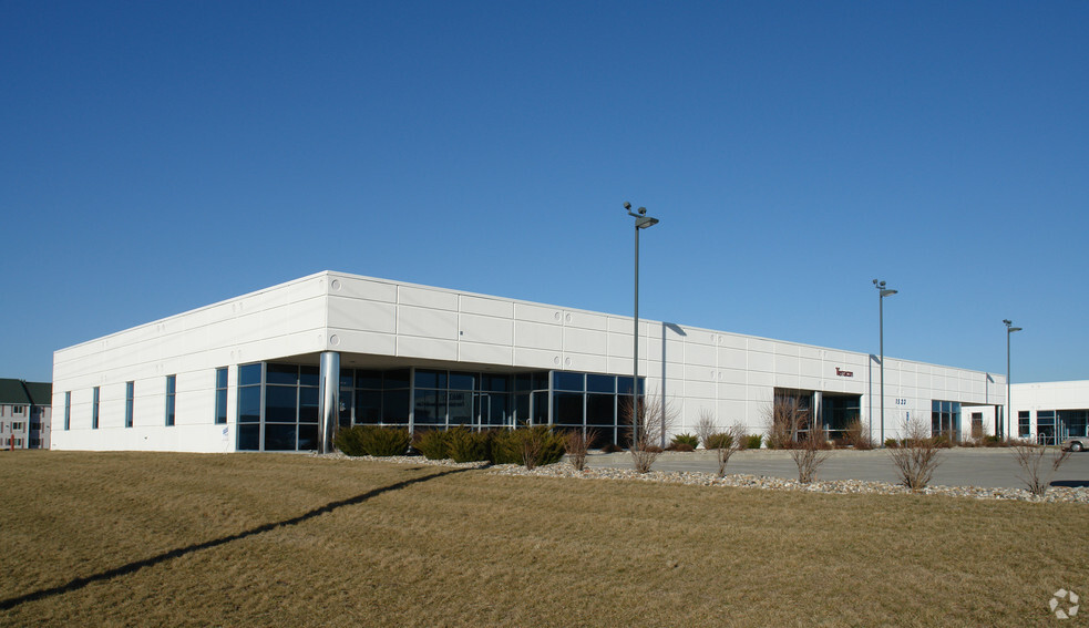 1523 S Bell Ave, Ames, IA for lease - Building Photo - Image 2 of 4