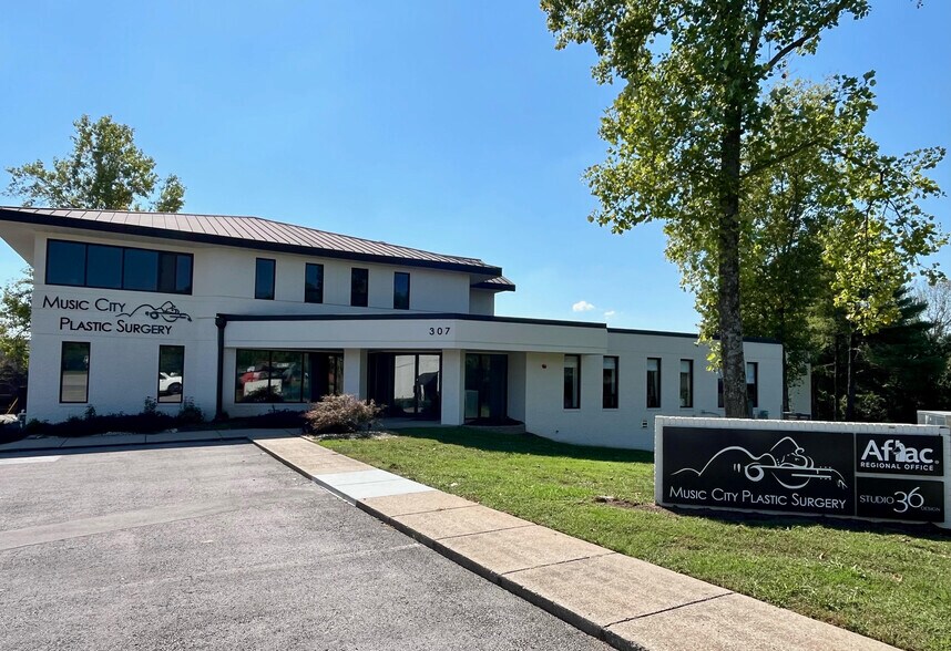 307 Southgate Ct, Brentwood, TN à louer - Photo du bâtiment - Image 1 de 26