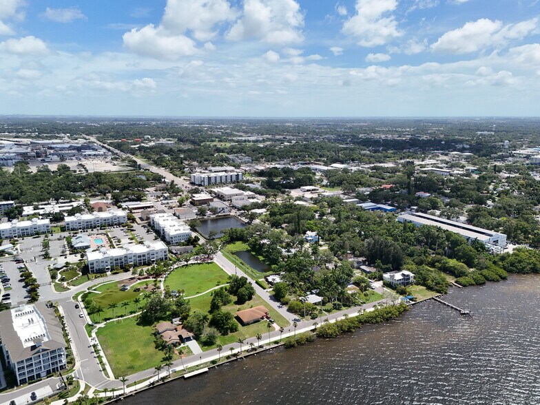 902 Riverside Dr E, Bradenton, FL à vendre - Photo du bâtiment - Image 3 de 4