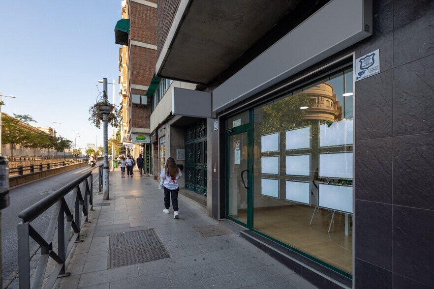 Retail in Granada for sale - Building Photo - Image 2 of 15
