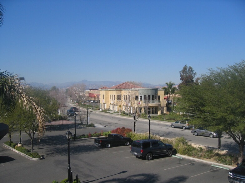 23300 Cinema Dr, Valencia, CA for lease - Building Photo - Image 2 of 16