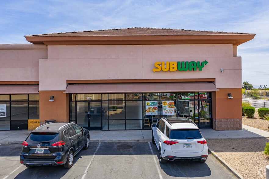 1825-1855 W Greenway Rd, Phoenix, AZ for lease - Building Photo - Image 3 of 14