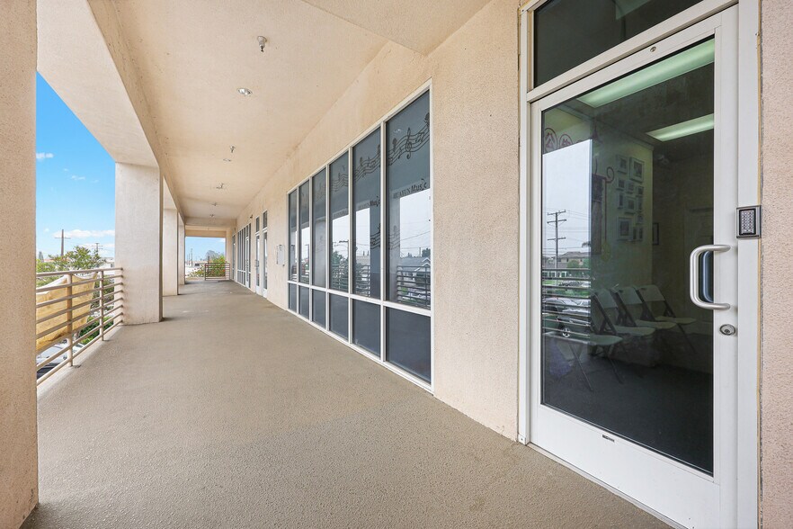 745 E Garvey Ave, Monterey Park, CA à vendre - Photo du bâtiment - Image 3 de 12