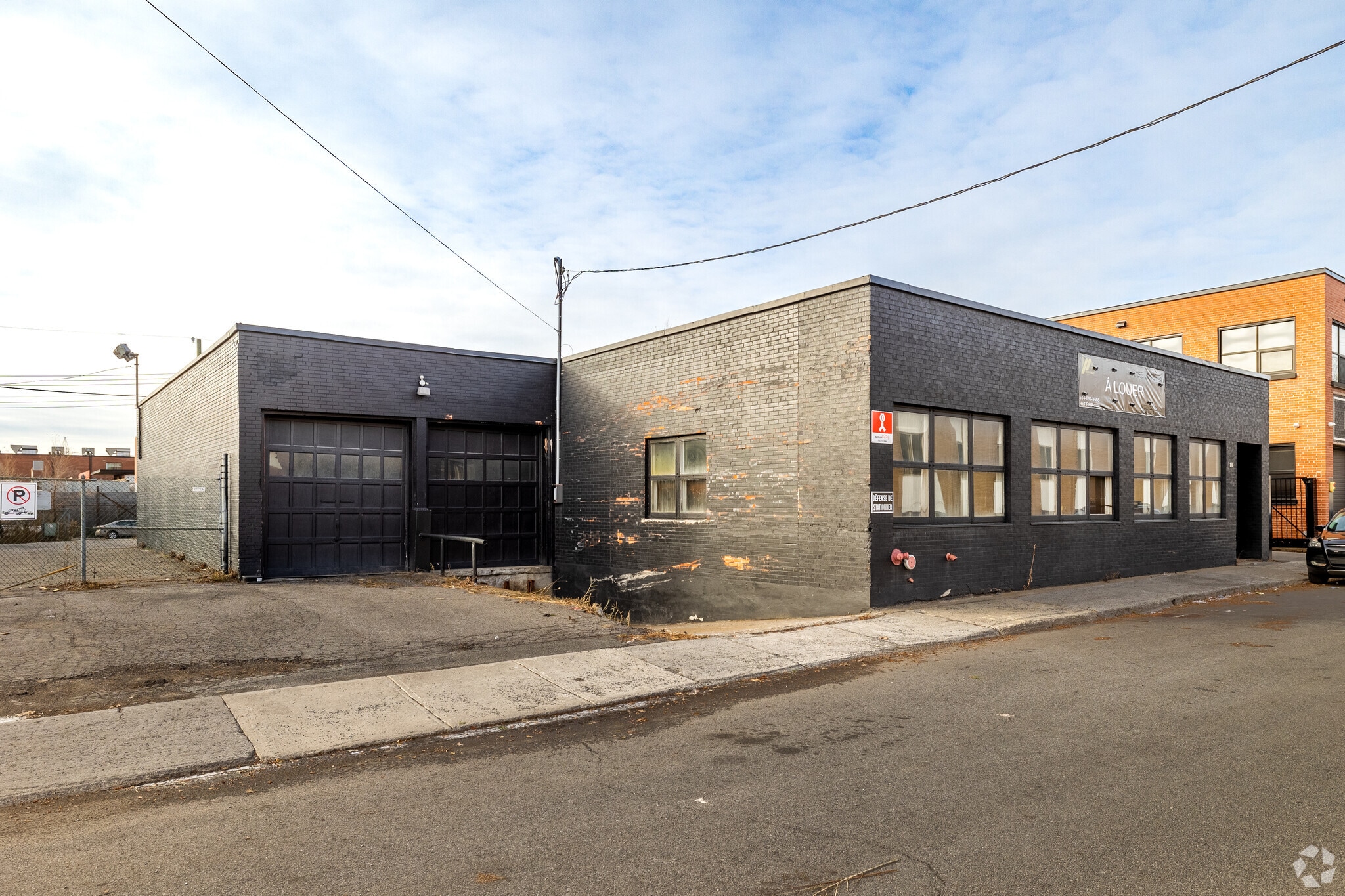 9780-9800 Rue Jeanne-Mance, Montréal, QC for lease Primary Photo- Image 1 of 6