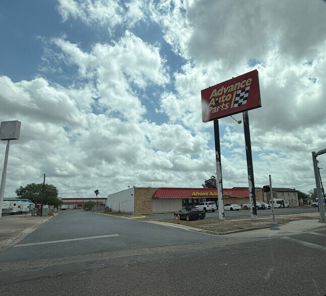 1735 S F St, Harlingen, TX à vendre - Photo du bâtiment - Image 2 de 12
