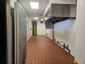 100 S Michigan Ave, Saginaw, MI à louer Photo intérieure- Image 2 de 8