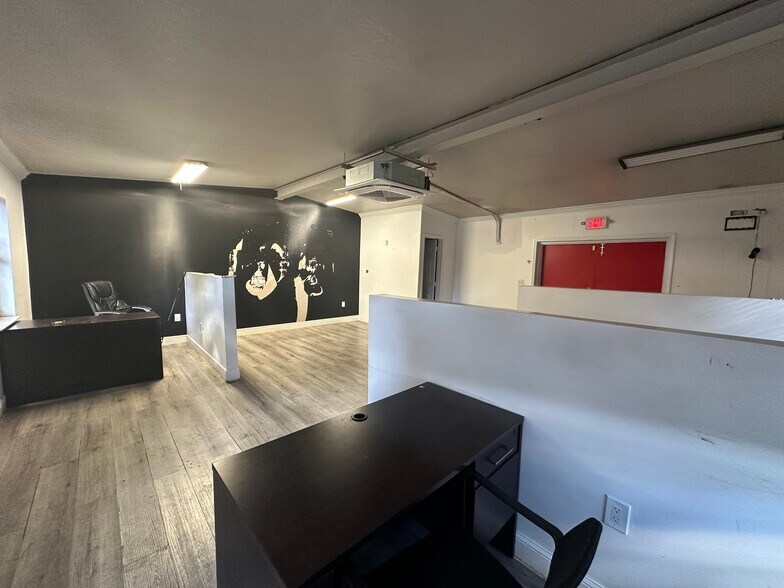 5615 Dawson St, Hollywood, FL à louer - Photo du bâtiment - Image 3 de 8