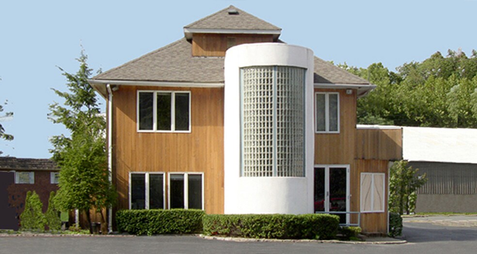 135 Glenwood Rd, Glenwood Landing, NY à louer - Photo principale - Image 1 de 7