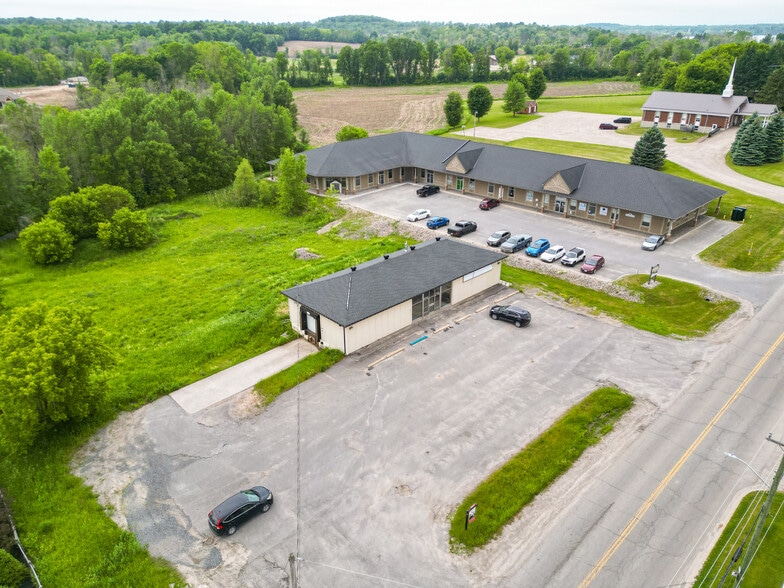 77 Bedford St, Westport, ON for sale - Primary Photo - Image 1 of 5
