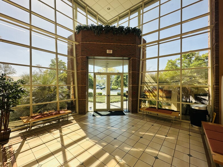 4141 E Southpoint Dr, Jacksonville, FL for lease - Building Photo - Image 3 of 8