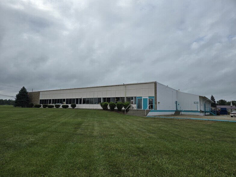 630 High St, Geneva, IN à vendre - Photo du bâtiment - Image 2 de 12
