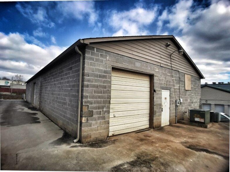 130 Mabry Hood Rd, Knoxville, TN for sale - Building Photo - Image 1 of 1