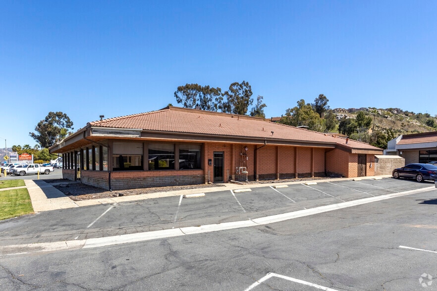 10757 Woodside Ave, Santee, CA for lease - Building Photo - Image 2 of 4