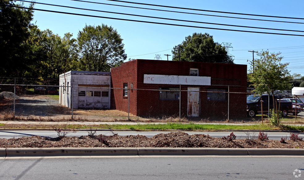 3037 Rozzelles Ferry Rd, Charlotte, NC for sale - Primary Photo - Image 1 of 1