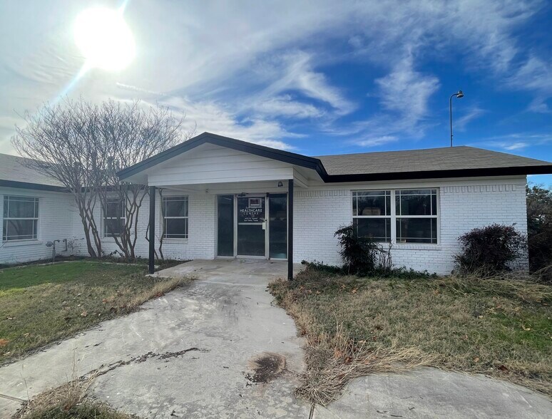 1405 W Storey St, San Saba, TX à vendre - Photo du bâtiment - Image 2 de 34