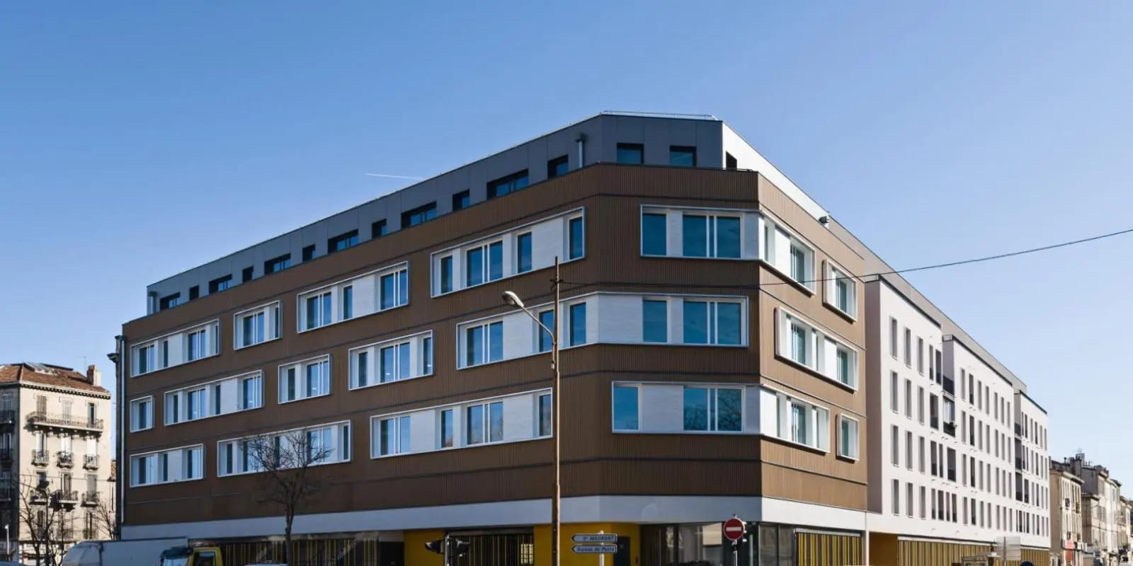 10 Place Bougainville, Marseille for sale Primary Photo- Image 1 of 11