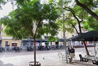 Retail in Barcelona, Barcelona for lease Interior Photo- Image 2 of 2