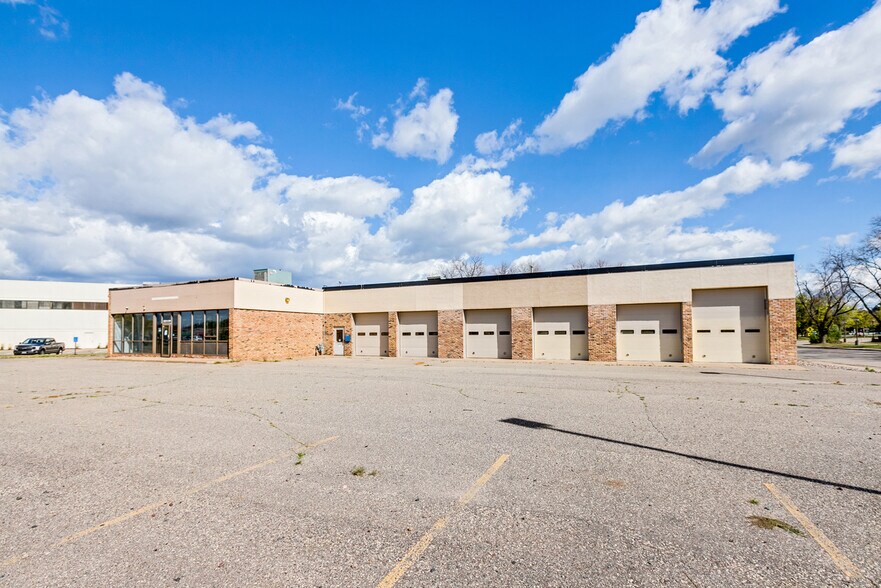 5500 W Broadway Ave, Minneapolis, MN à vendre - Photo du bâtiment - Image 3 de 36