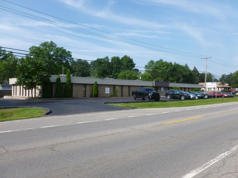 2709-2715 Pontiac Lake Rd, Waterford, MI à louer - Photo du bâtiment - Image 1 de 10