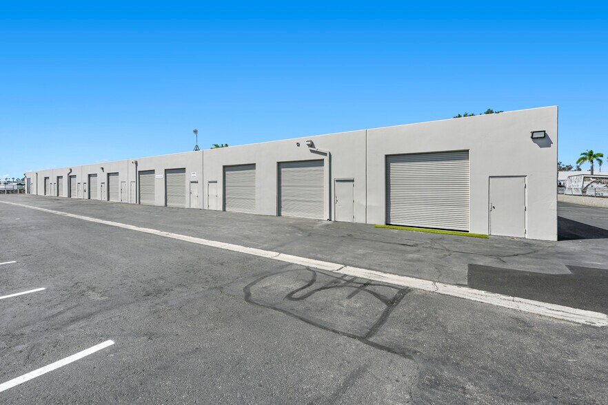 8811-8843 Production Ave, San Diego, CA à louer - Photo du bâtiment - Image 3 de 8
