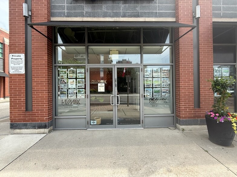 125 Lakeshore Rd E, Mississauga, ON for lease - Building Photo - Image 2 of 13