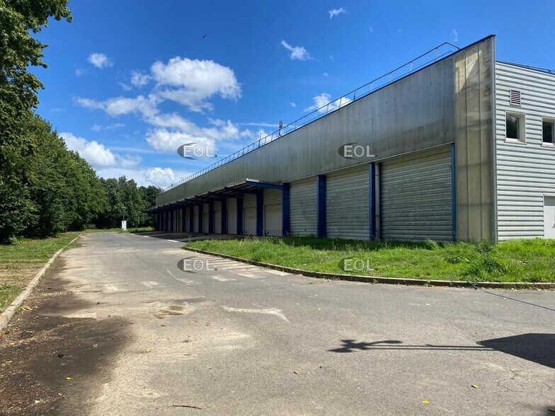 Industrial in Ferrières-en-Brie for lease - Building Photo - Image 3 of 15