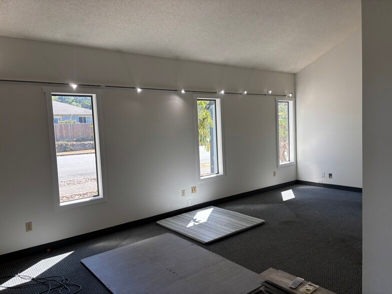 831 NE Avery St, Newport, OR for lease - Building Photo - Image 3 of 6