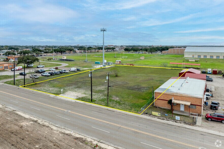 150 Stadium Dr, Alice, TX à vendre - Photo du bâtiment - Image 1 de 23