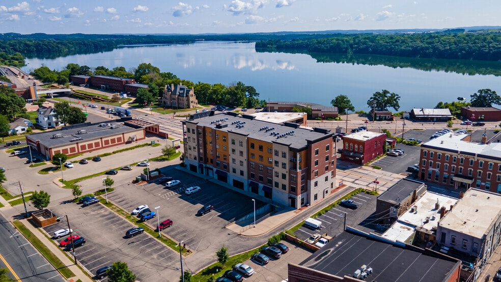 503 Broadway St S, Menomonie, WI for sale - Building Photo - Image 2 of 2