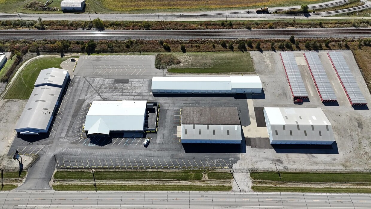 Westside Storage & Axehole Bar Building portfolio of 2 properties for sale on LoopNet.ca Primary Photo- Image 1 of 2