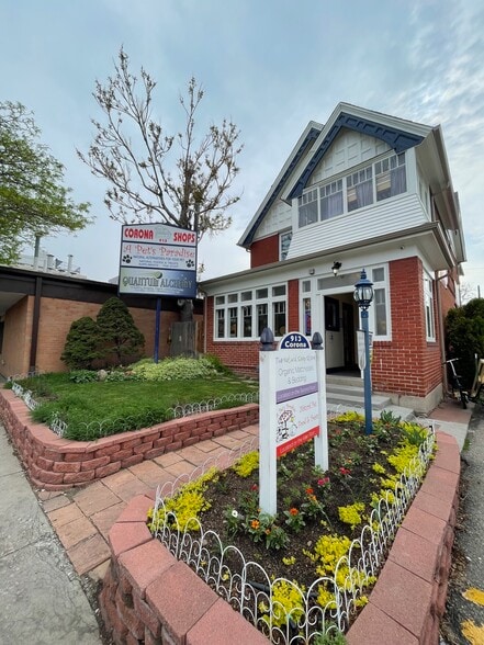 913 Corona St, Denver, CO for sale - Building Photo - Image 2 of 21