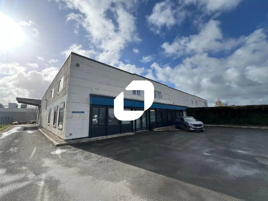 Office in Fretin for lease Building Photo- Image 1 of 11