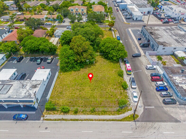 137 N Dixie Hwy, Hallandale Beach, FL à vendre - Photo du bâtiment - Image 3 de 9
