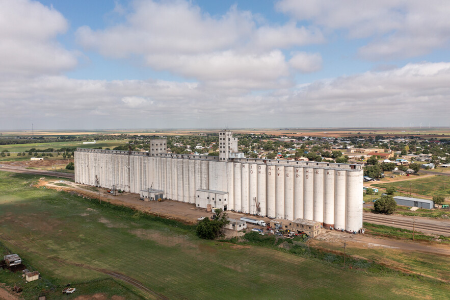 S Main st, Friona, TX for sale - Primary Photo - Image 1 of 11