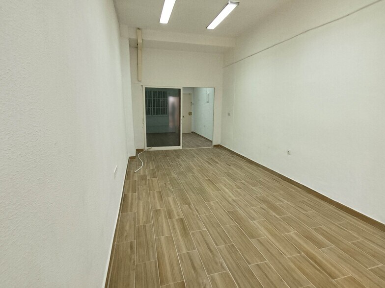 Retail in Fuenlabrada, Madrid for lease - Interior Photo - Image 2 of 9