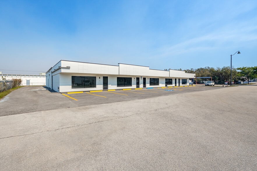 30-40 Mildred Dr, Fort Myers, FL for lease - Building Photo - Image 3 of 5
