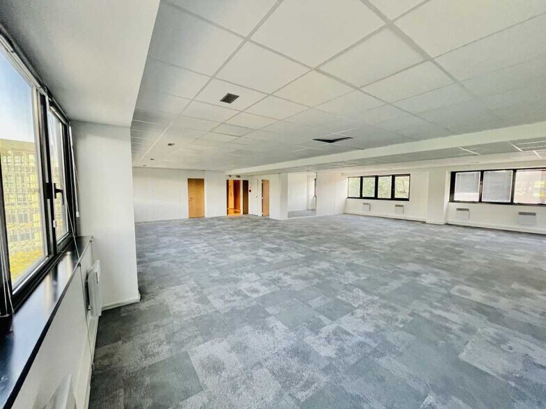 153 Bis Avenue Jean Lolive, Pantin for lease - Interior Photo - Image 3 of 18