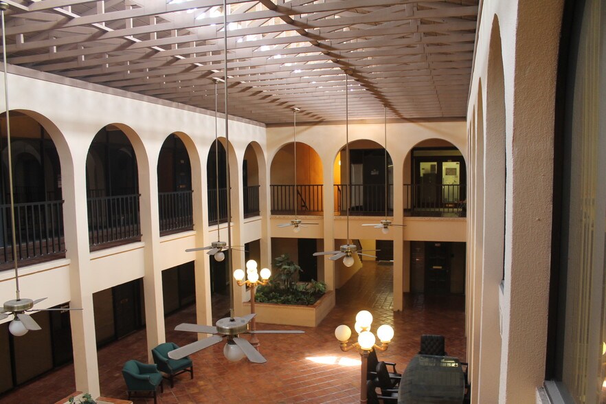 700 Paredes Ave, Brownsville, TX à louer - Photo du bâtiment - Image 1 de 3