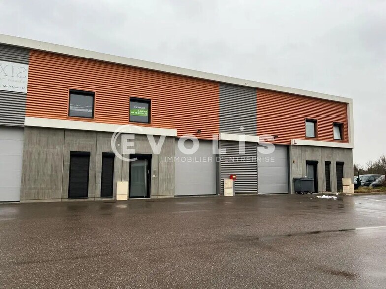 Bureau dans Meyzieu à louer - Photo du bâtiment - Image 1 de 13