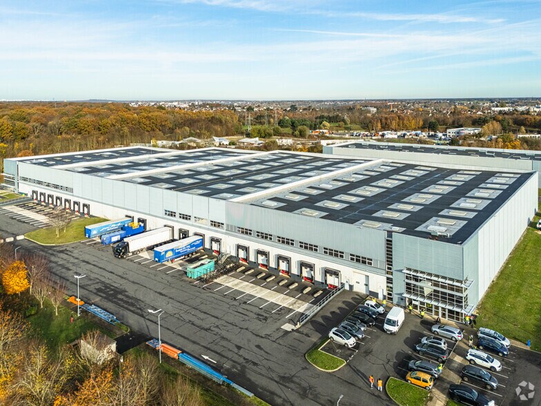 Industriel dans Combs-la-Ville à louer - Photo du bâtiment - Image 2 de 3