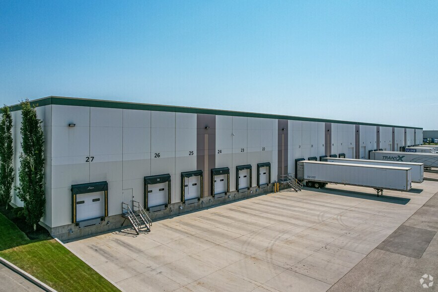 11504-11554 186th St NW, Edmonton, AB à louer - Photo du bâtiment - Image 3 de 9