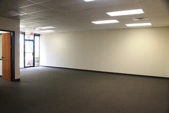 2307 Springlake Rd, Farmers Branch, TX for lease Interior Photo- Image 2 of 4