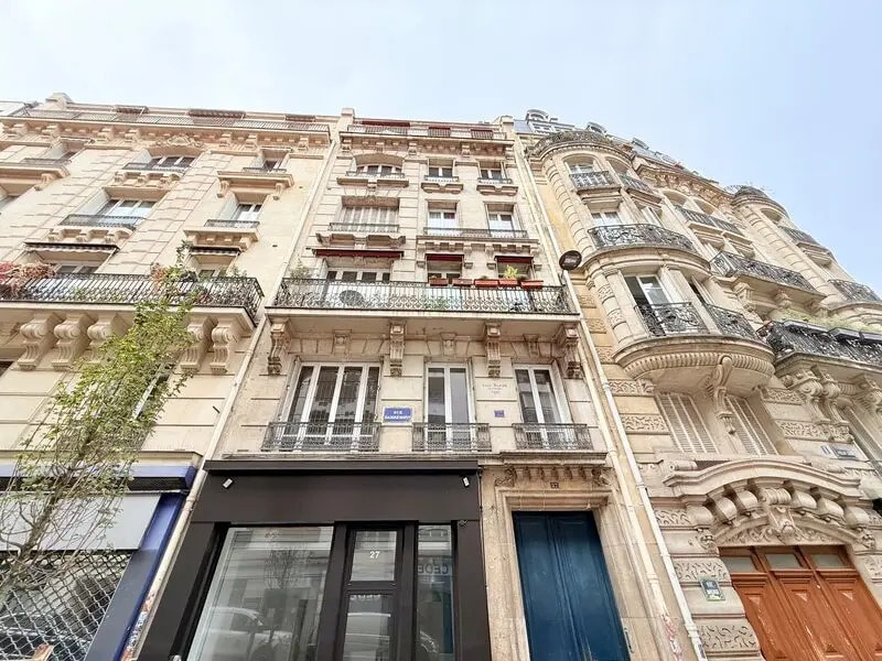Retail in Paris for lease Building Photo- Image 1 of 10
