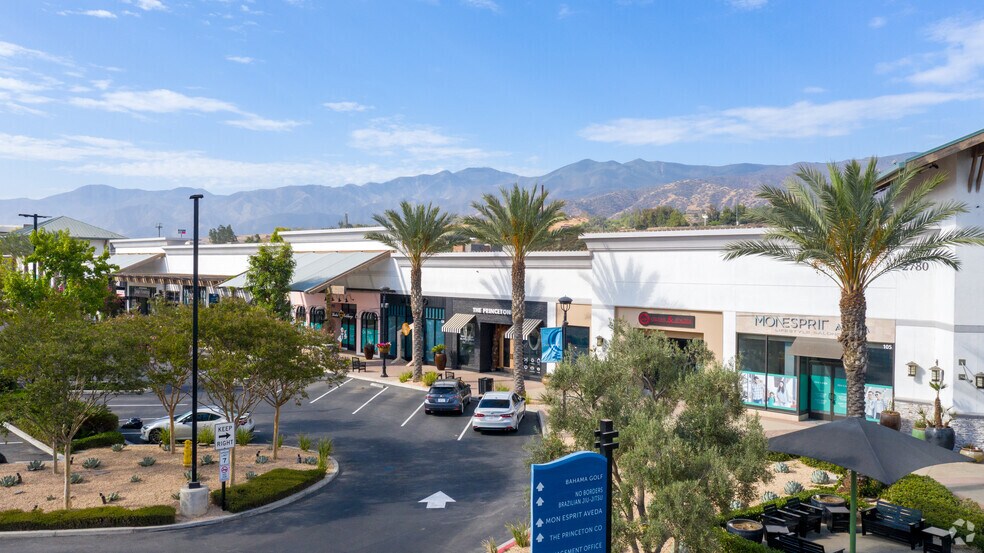 2715-2810 Cabot Dr, Corona, CA à louer - Photo du bâtiment - Image 2 de 18