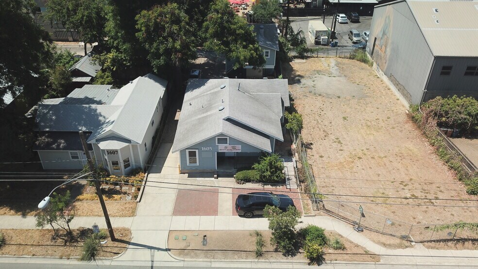 1605 E 7th St, Austin, TX à louer - Photo du bâtiment - Image 2 de 17