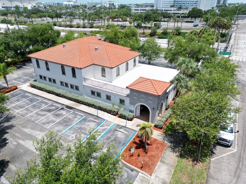 501 Dr Martin Luther King Jr St S, Saint Petersburg, FL à louer - Photo du bâtiment - Image 1 de 4