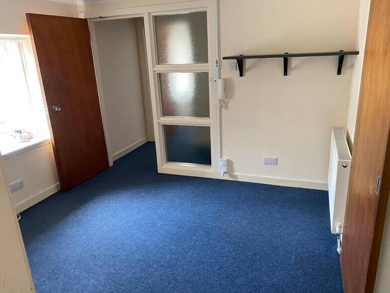 12-14 High Glencairn St, Kilmarnock à louer - Photo du bâtiment - Image 2 de 5