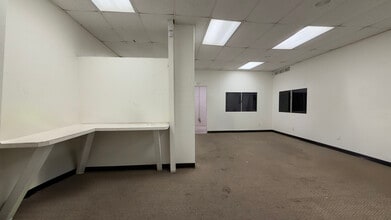 2007 Democrat St, Honolulu, HI for lease Interior Photo- Image 2 of 19